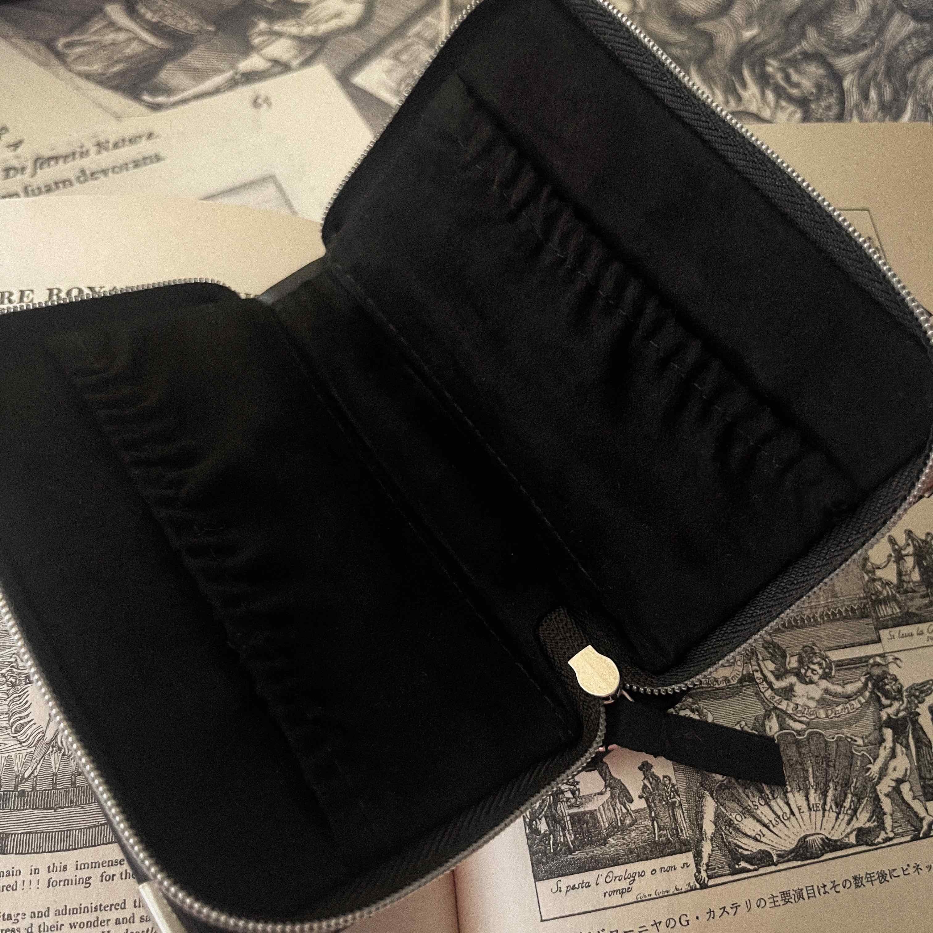 junkōjumon accessory case